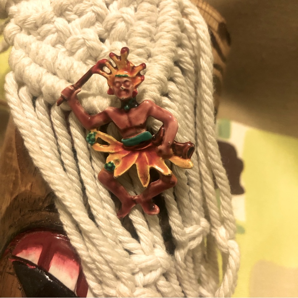 Vintage Zulu pin brooch